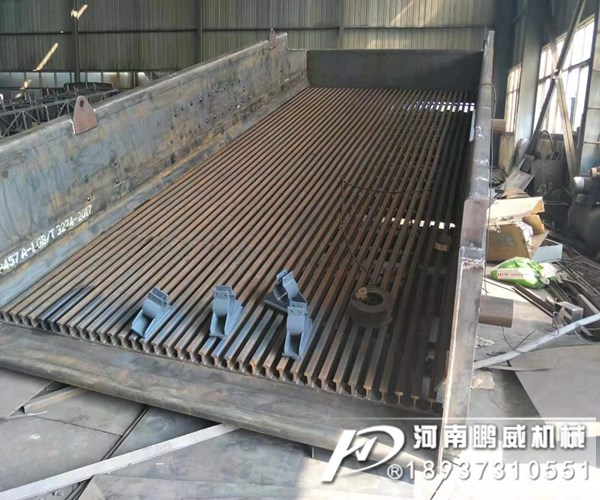 石灰石?棒条式振动筛