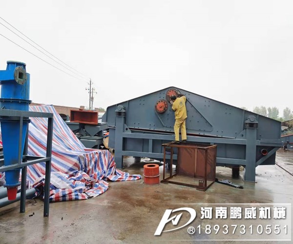 振动脱水筛振动不平衡左右摇摆这样对吗？