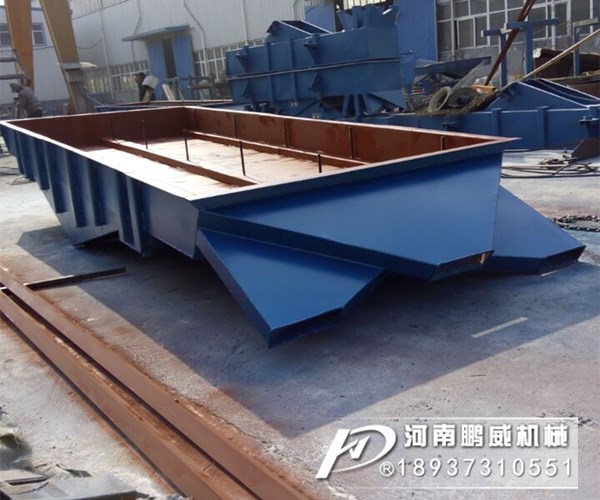 直线振动筛在筛湿沙有时会堵网如何清理振动筛筛网？