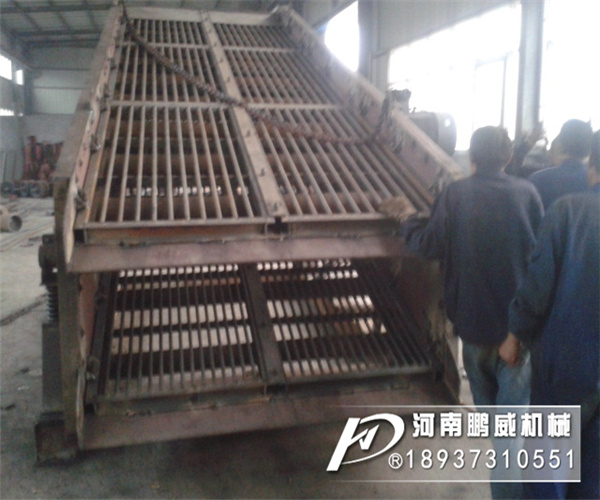 渣土大块石头使用棒条振动筛可以解决筛网跟换频率